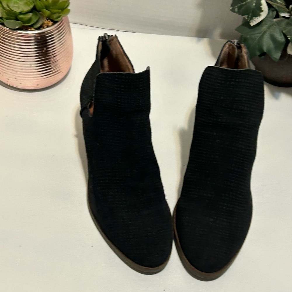 Lucky Brand Textured Black Ankle Booties